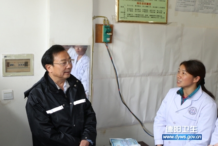 ��ί����Ѳ�һ�п�������Ԯ��ҽ����Ա